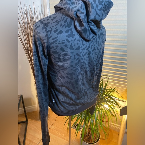 Lululemon Namaskar Hoodie Animal Swirl (Size 8) Charcoal Grey and Black - Picture 3 of 5